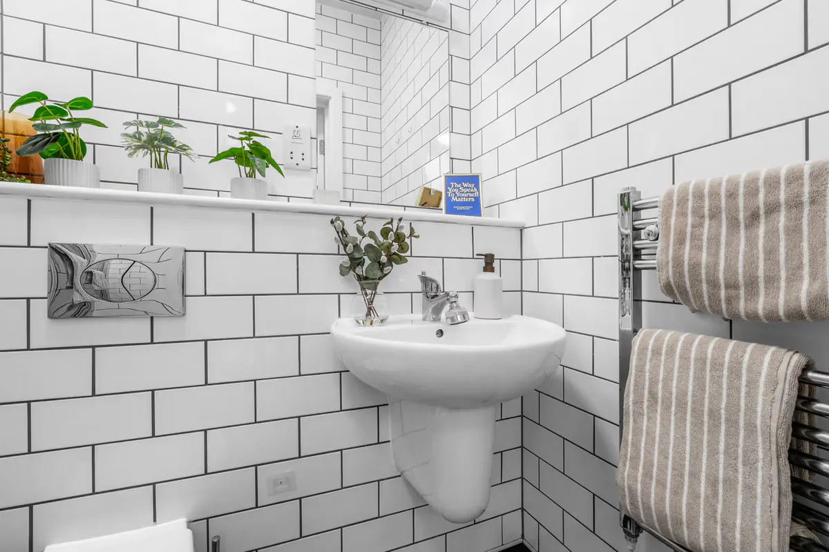 Classic 5 Bed Apartment