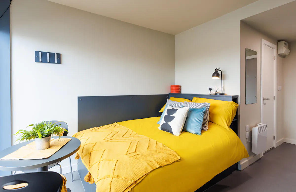 ROOM ROOM