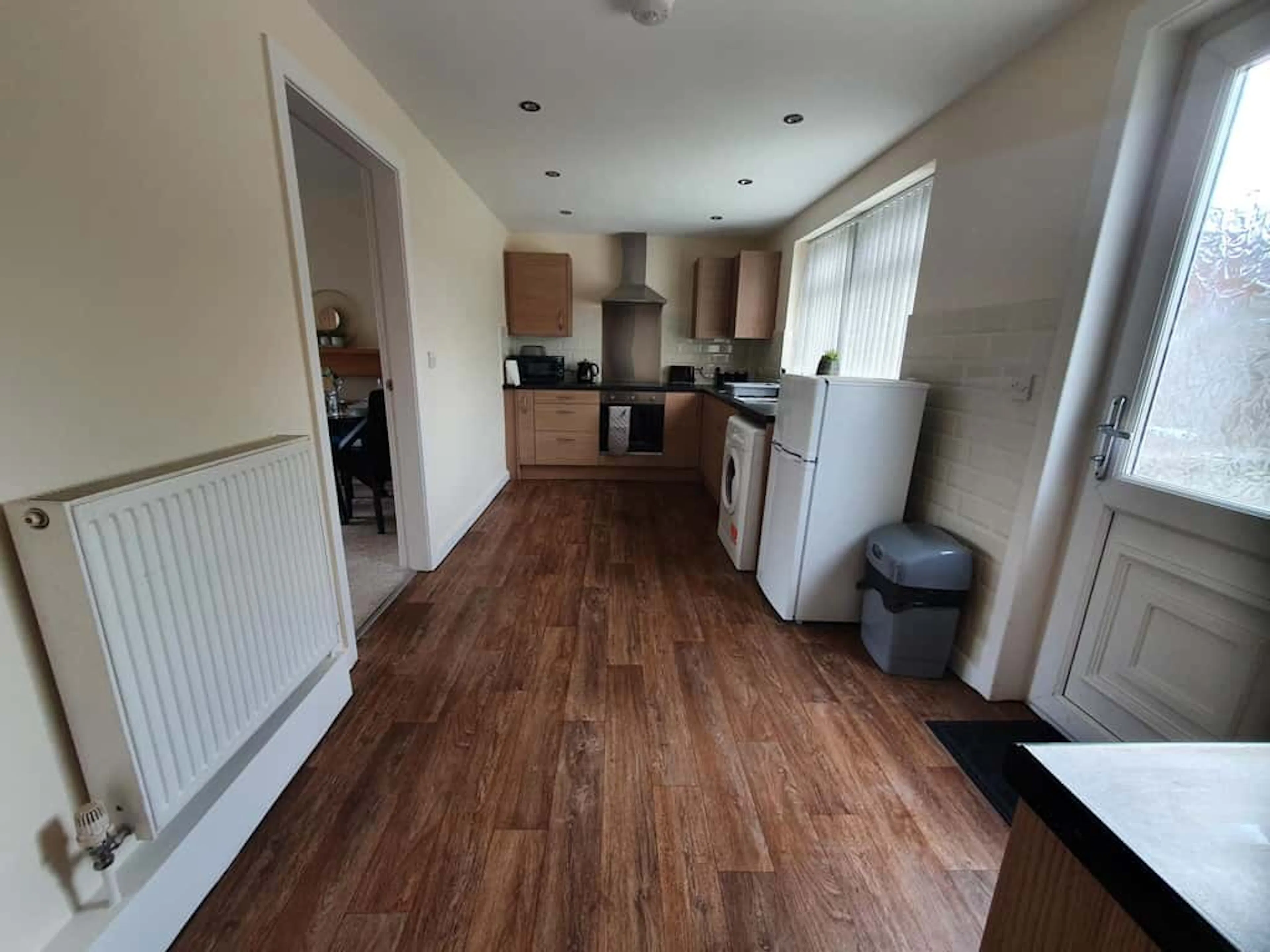 One room in 3 bedroom apartment COMMON_AREA 1