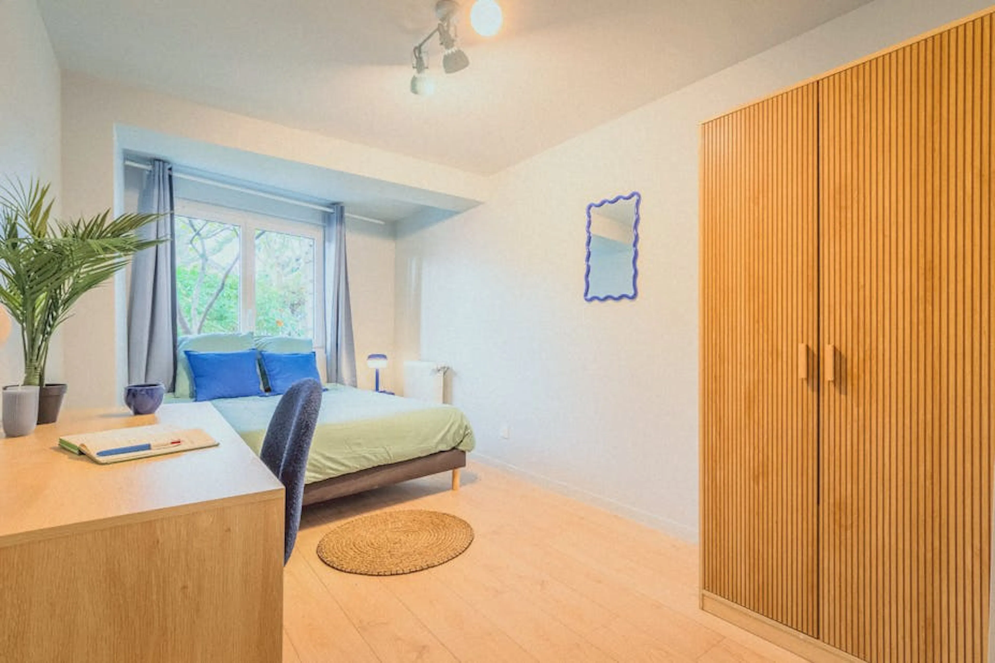 Non-Ensuite Rooms ROOM 1
