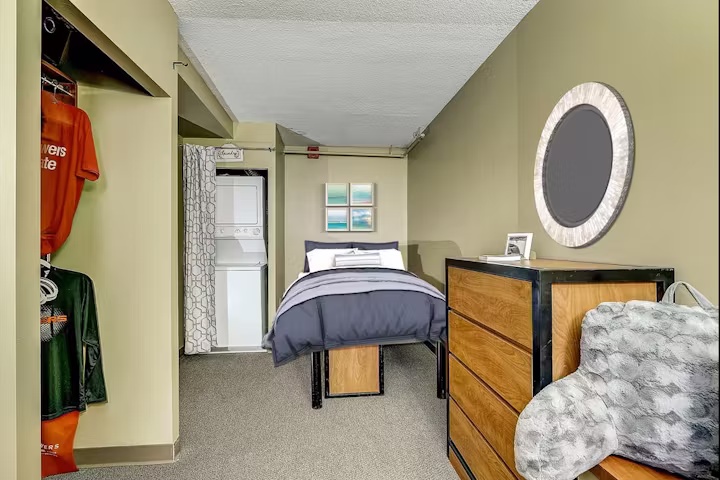 dwell-the-towers-on-state-madison-5 Bedroom Apartment-1