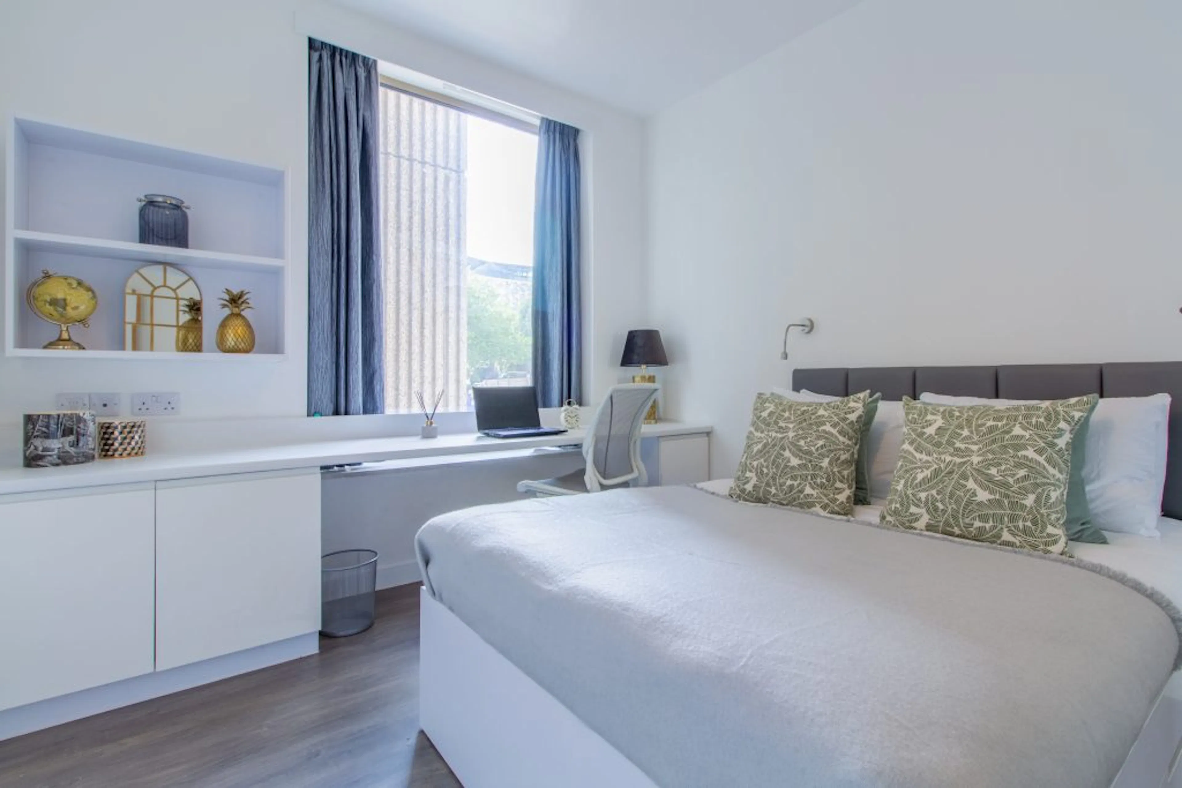 Superior 1 Bed Apartment ROOM 4