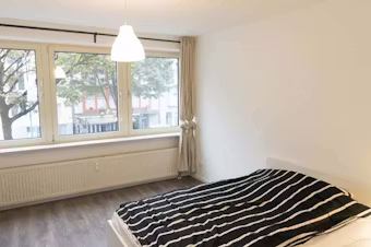Zimmer in der Karlstraße-Düsseldorf-ROOM-1