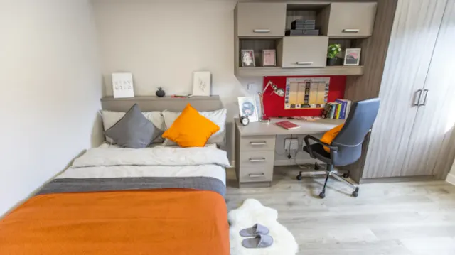 Classic 1 Bed Apartment room image 2