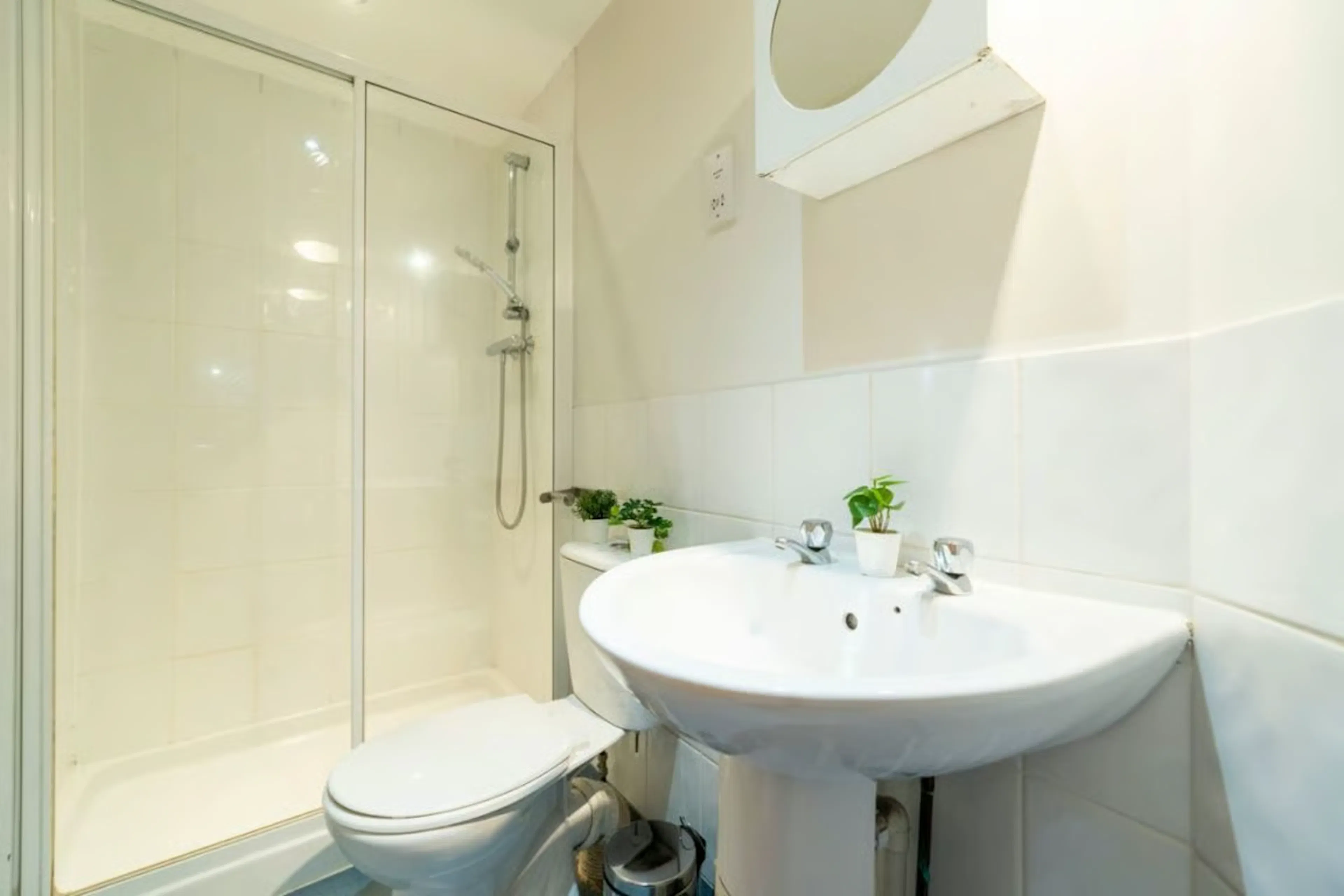 6 Bedroom Apartment BATHROOM 4