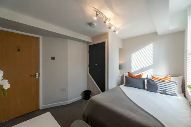 6 Bedroom Apartment room image 1