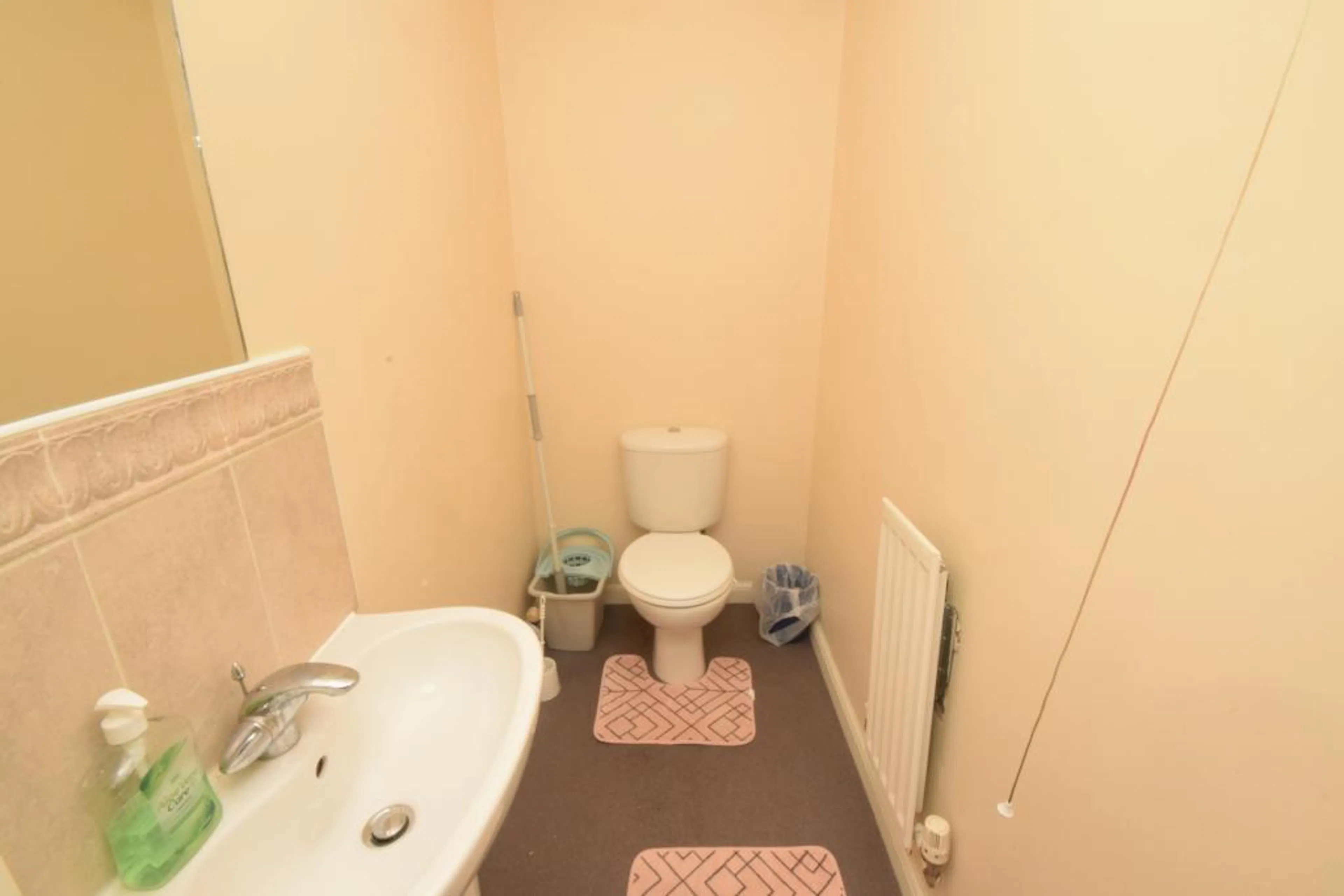 Single Ensuite Room BATHROOM 2