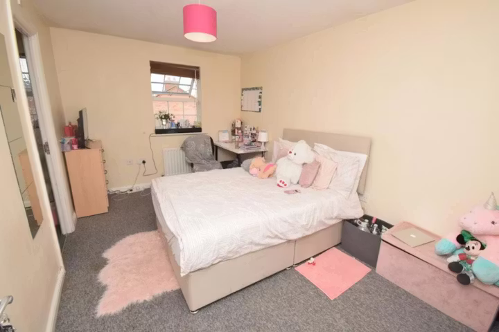 1-errington-close-hatfield-5 Bedroom Apartment-1