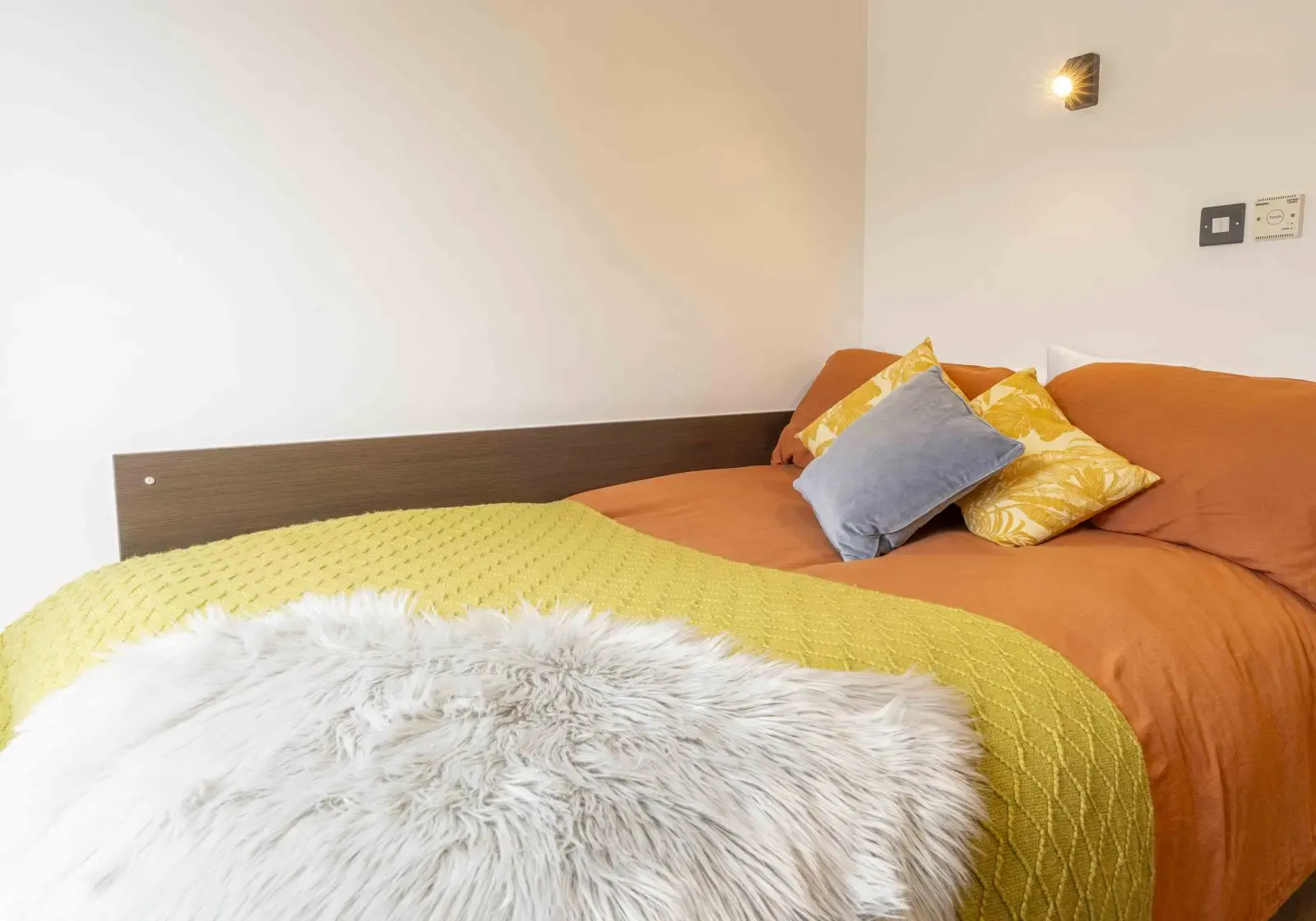 iQ Astor House-Plymouth-ROOM-1