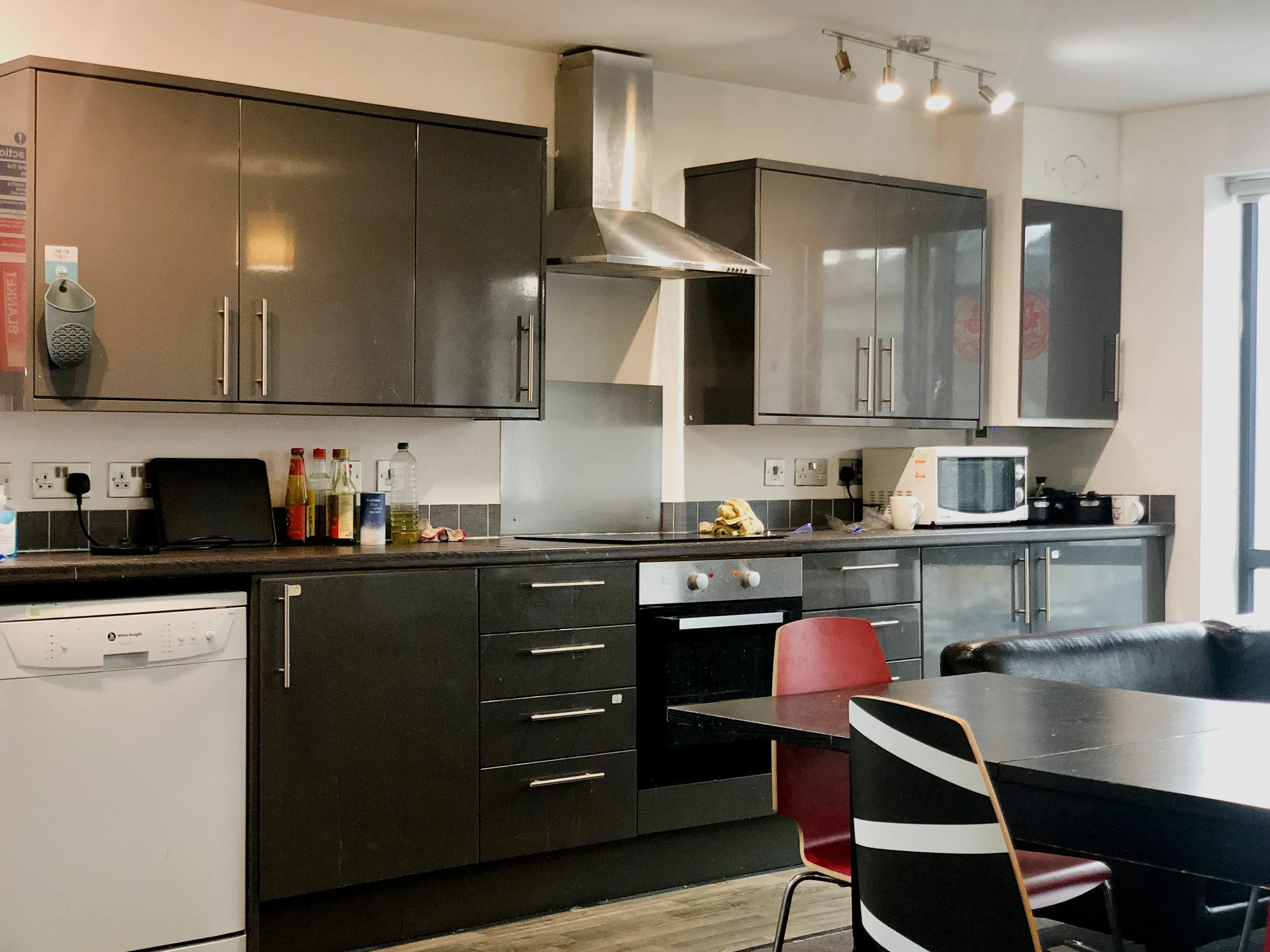 Classic Shared Apartment KITCHEN 2