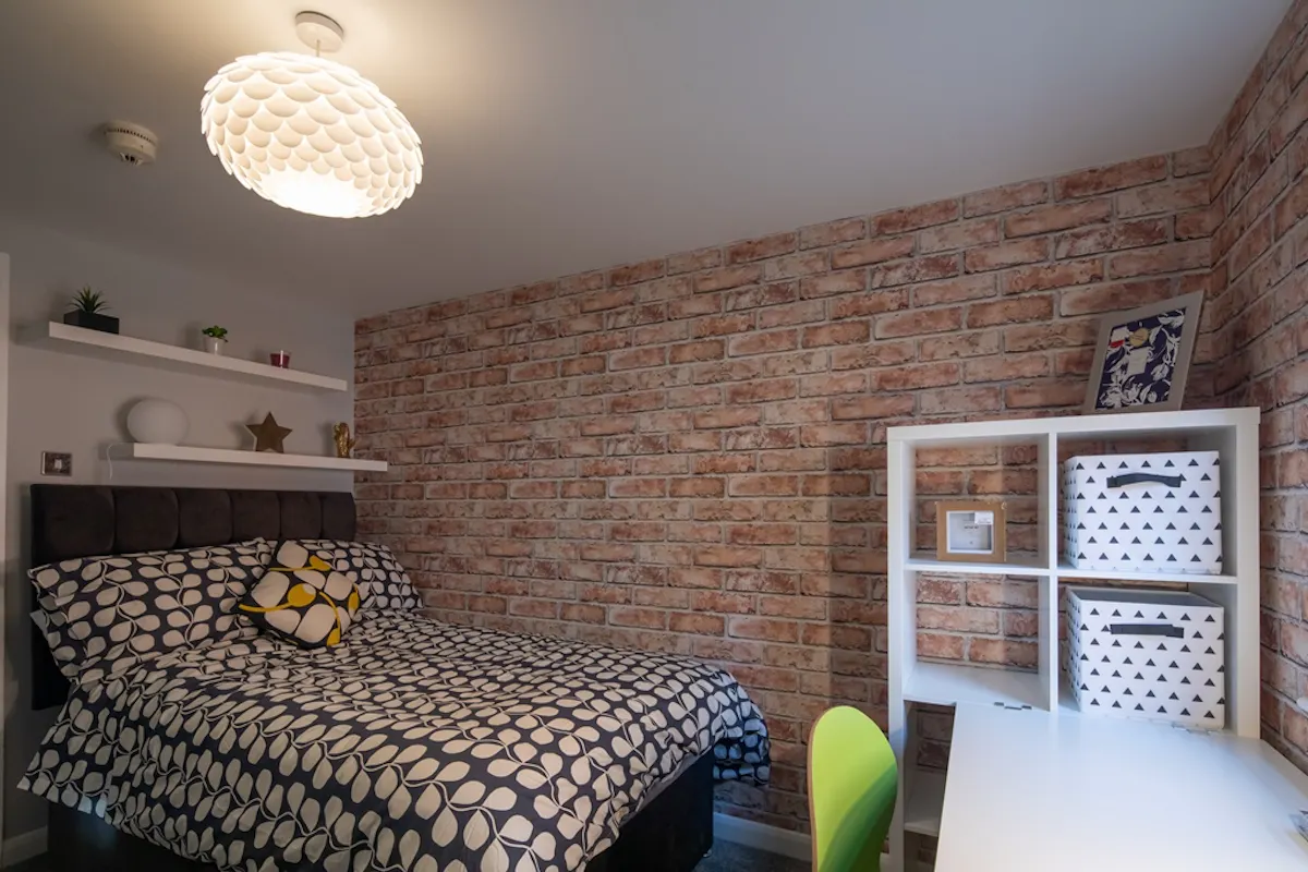 Large Ensuite ROOM