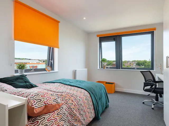 12 Bed Club En-Suite room image 2