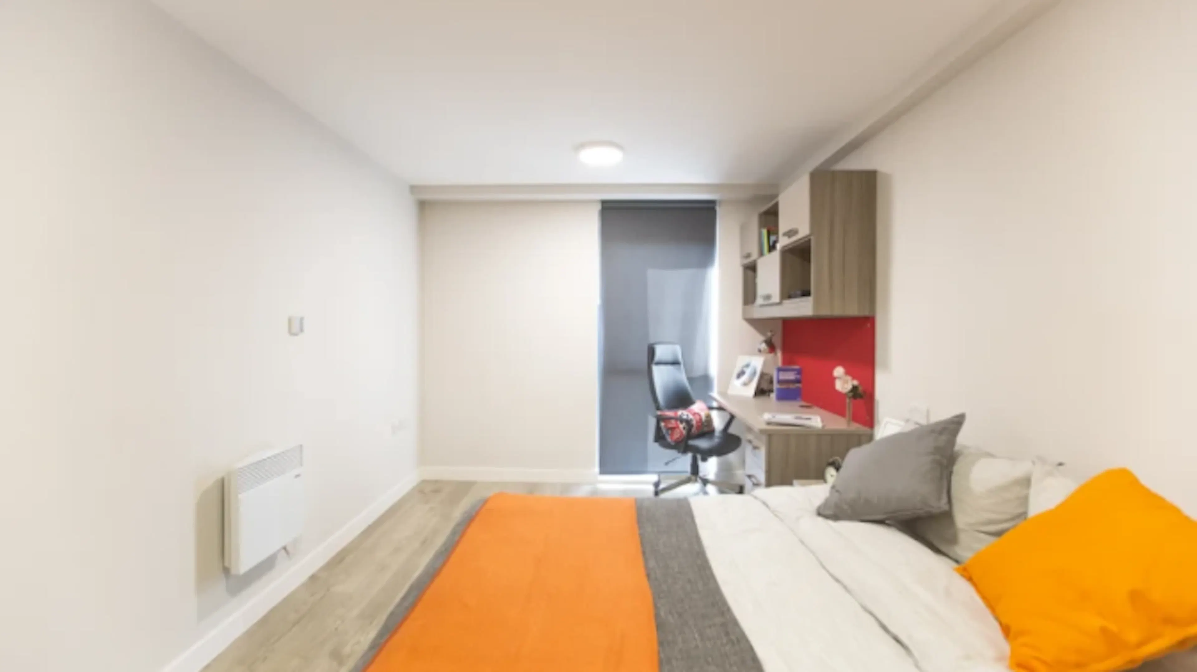 Classic 2 Bed Apartment ROOM 2