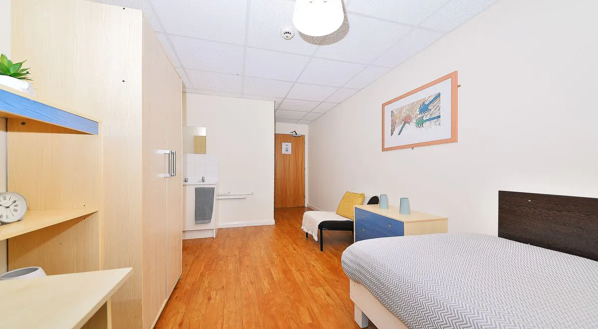 Apollo House Standard Plus ROOM