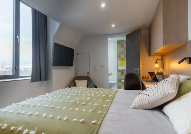 Platinum Studio room image 2
