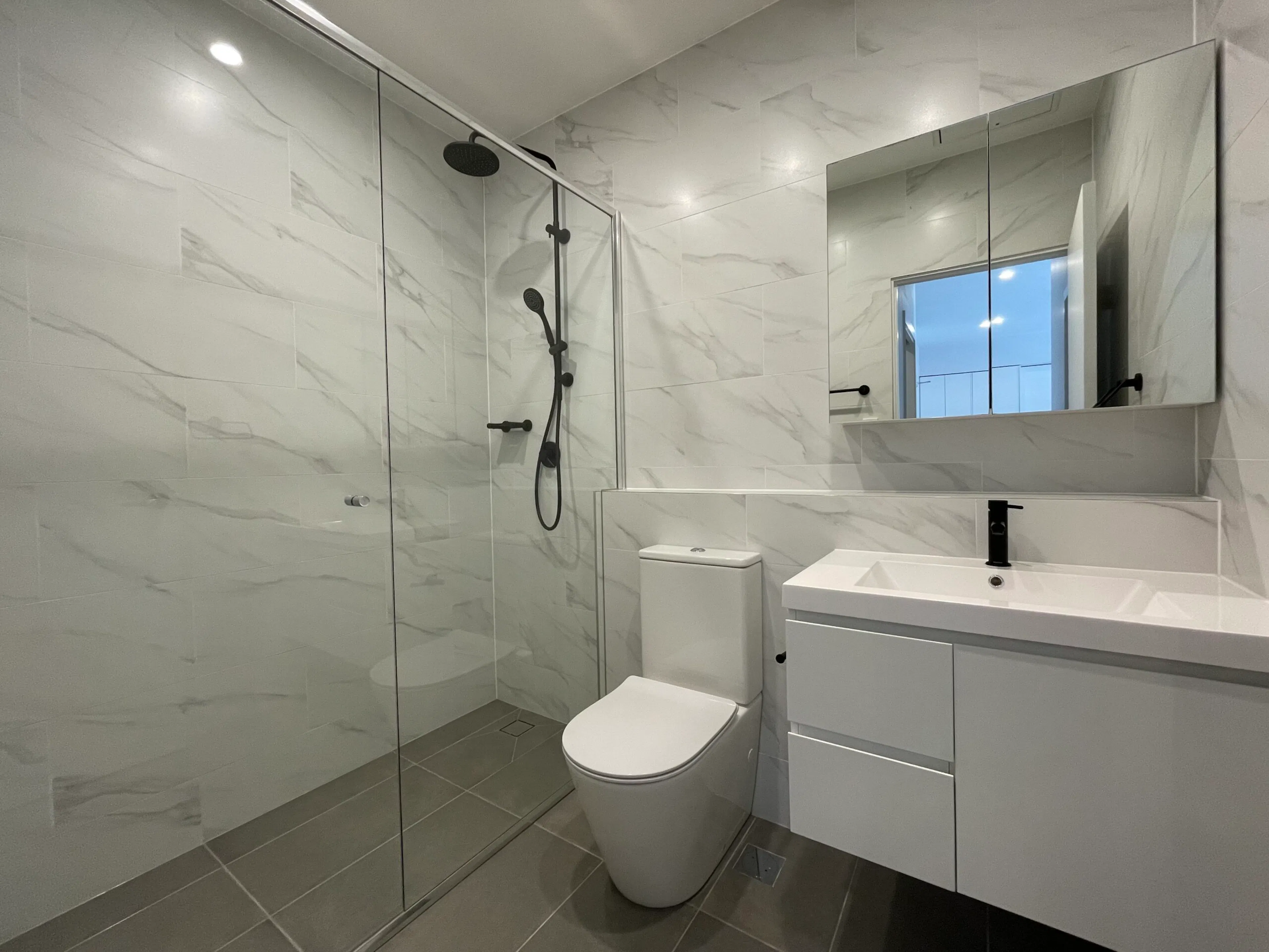 BATHROOM BATHROOM 4