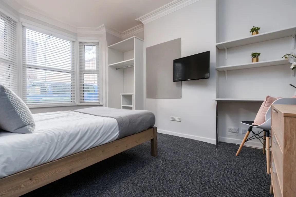 5 Bedroom Apartment ROOM