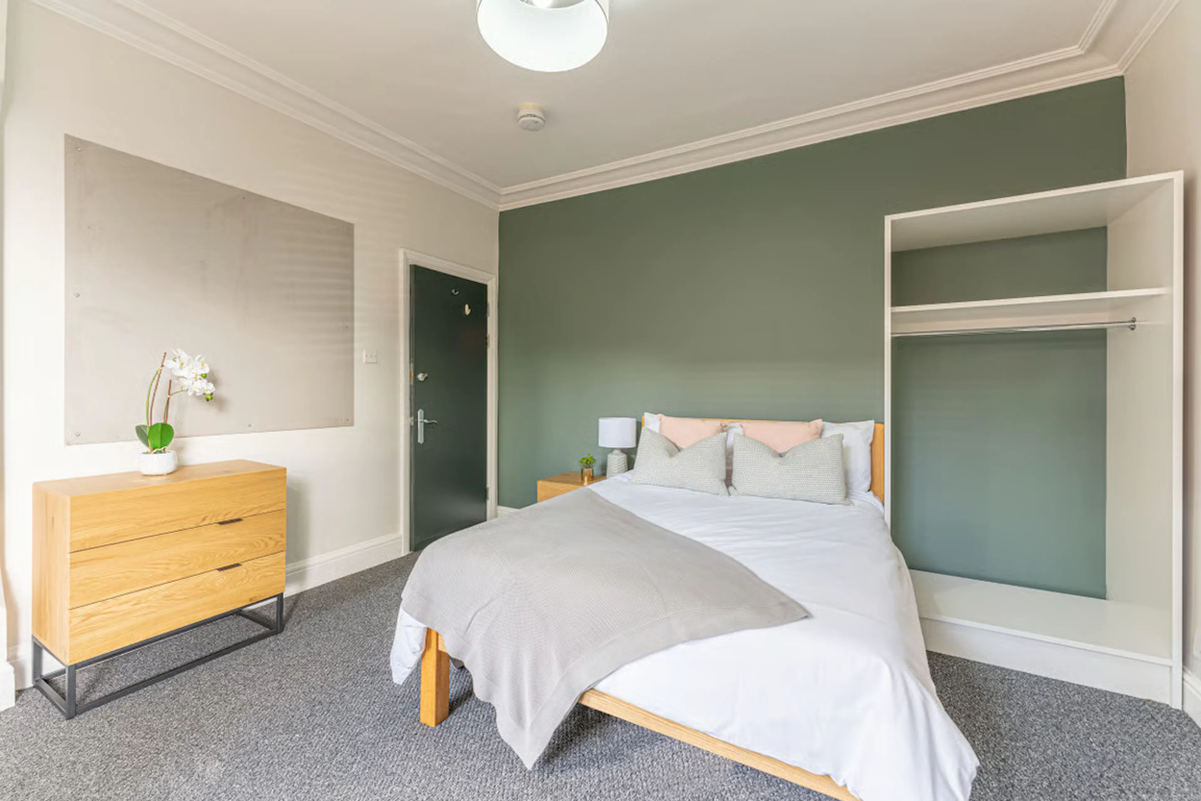 6 bed flat ROOM 1