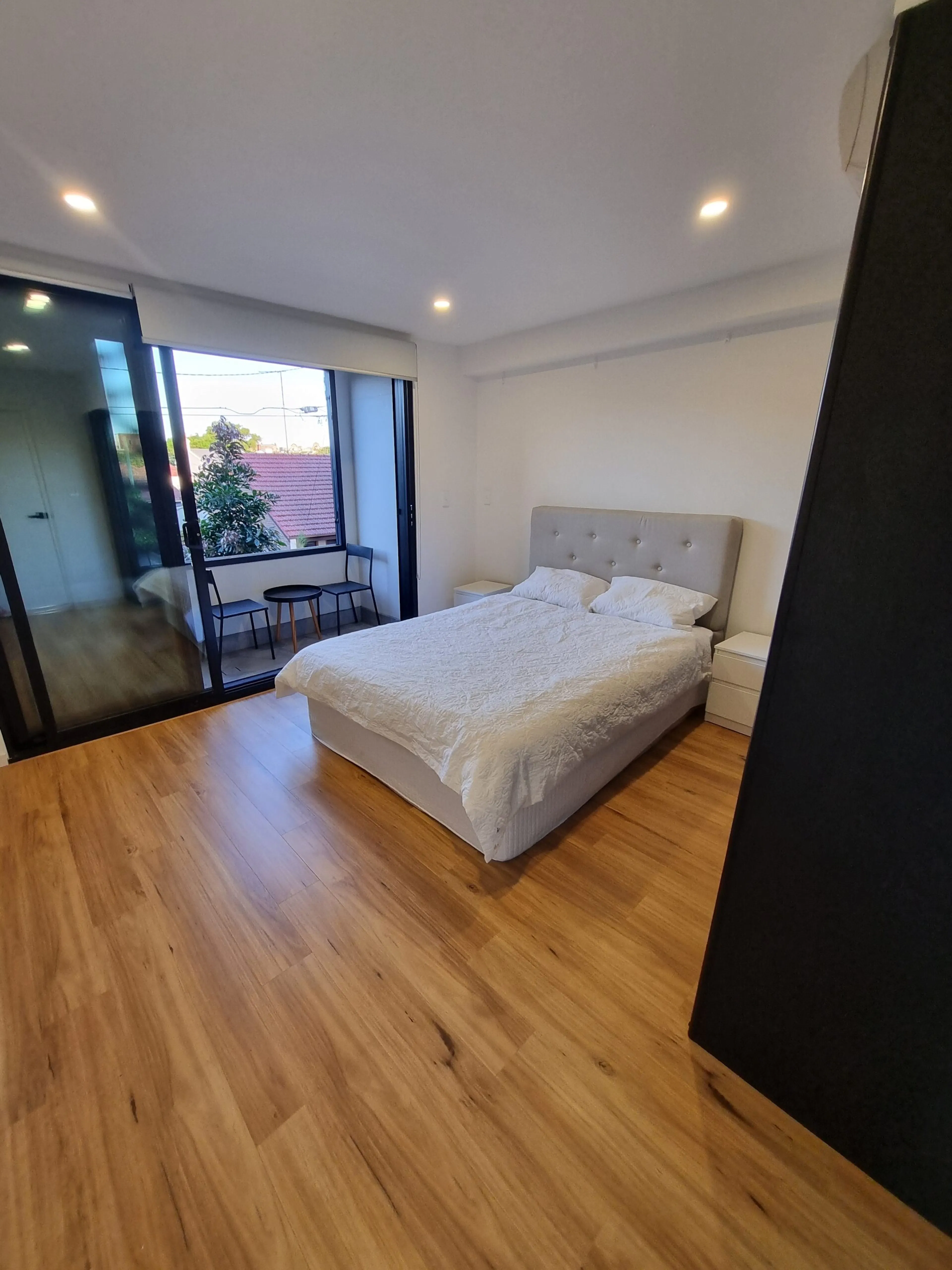 ROOM ROOM 1