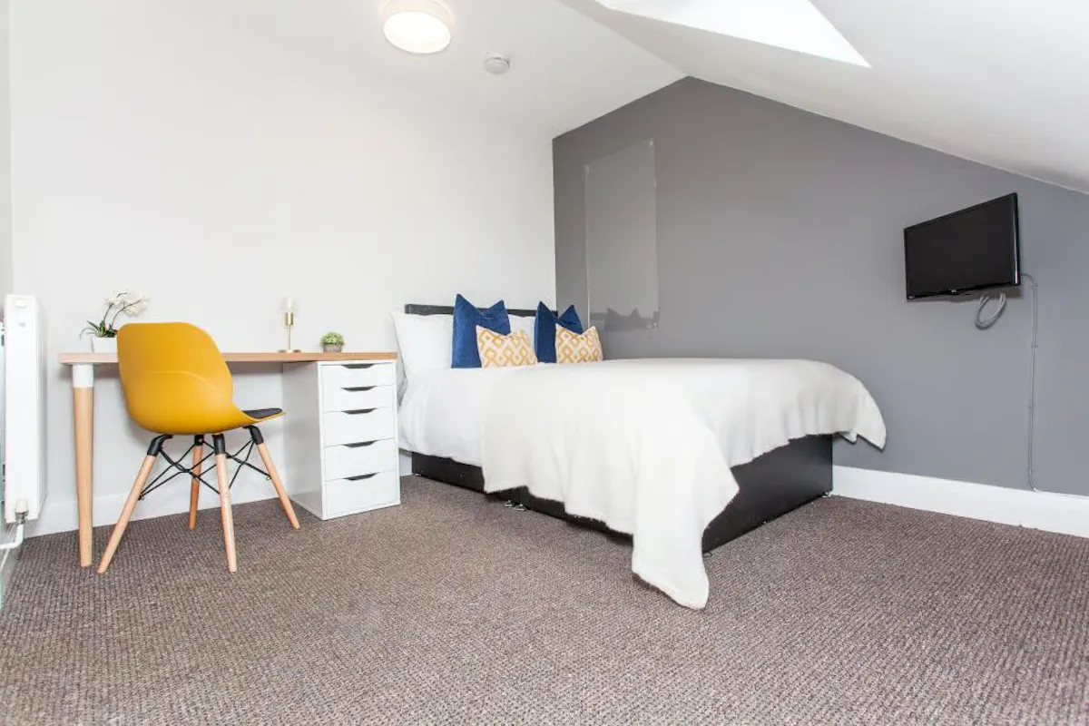 7 Bedroom Apartment ROOM