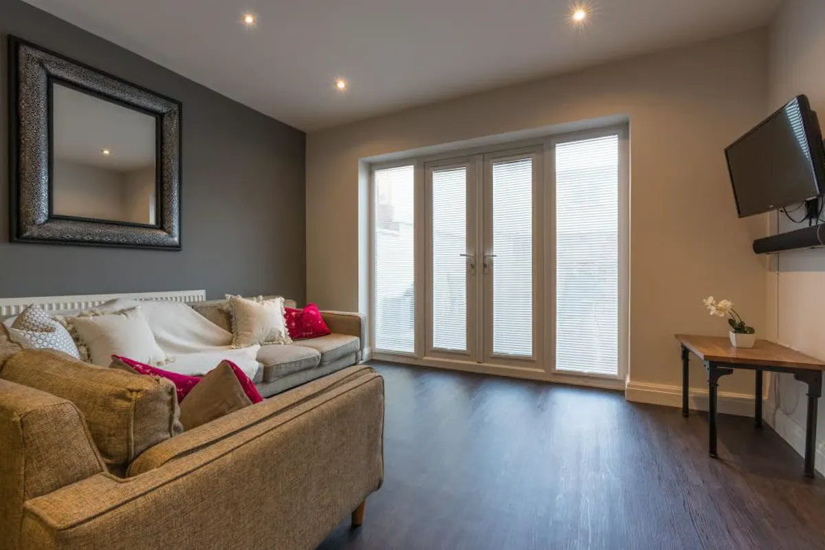 7 Bedroom Apartment COMMON_AREA