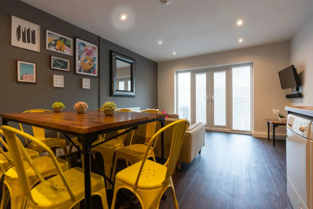 7 Bedroom Apartment KITCHEN 4