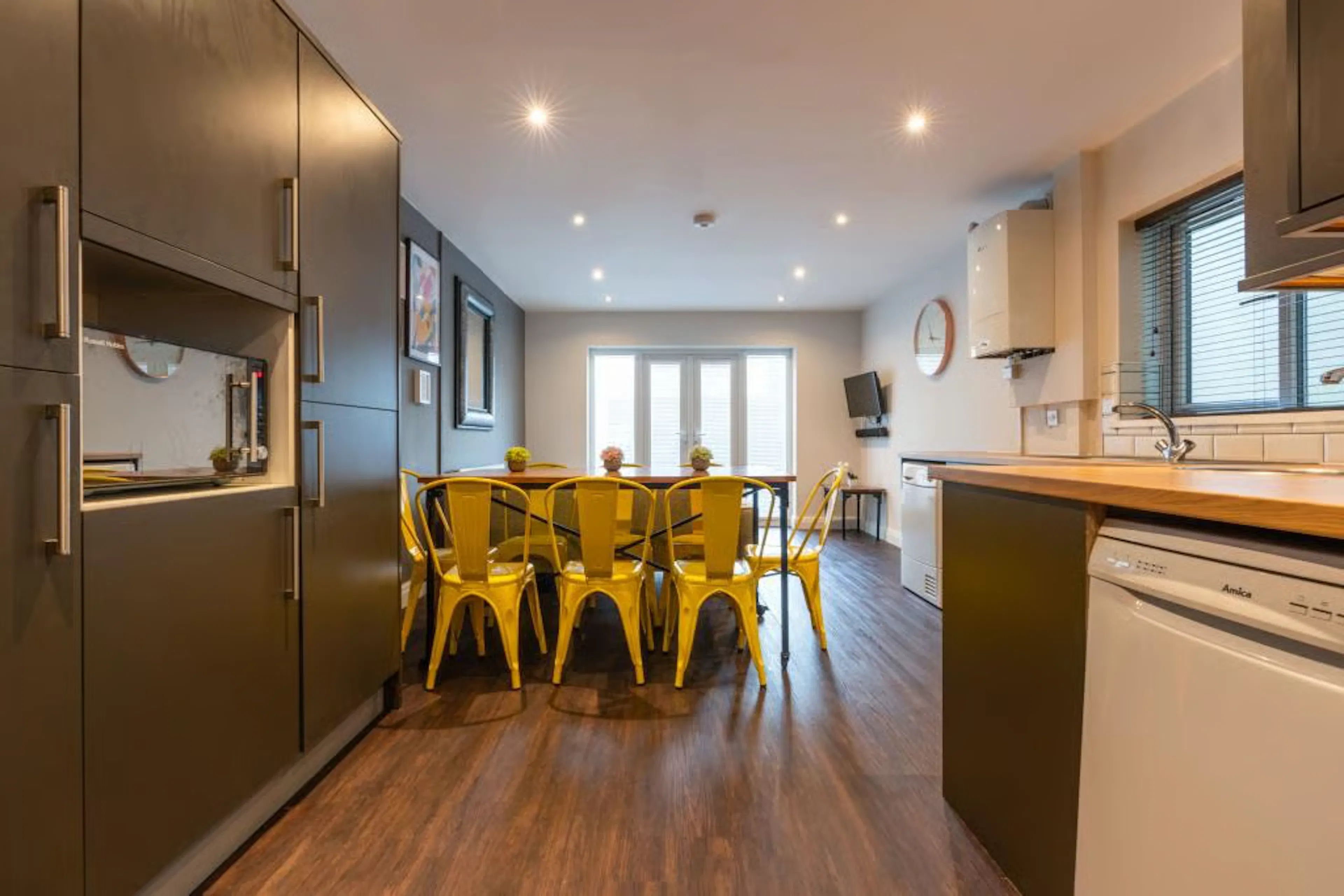 7 Bedroom Apartment KITCHEN 3
