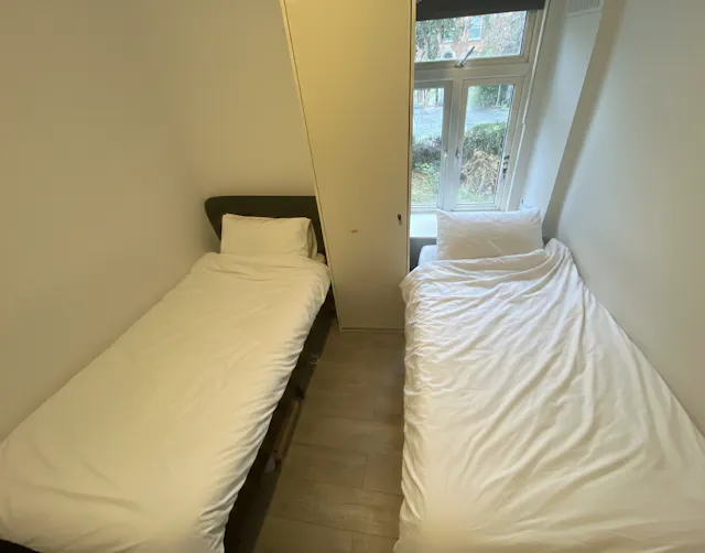 Twin ensuite room image 1