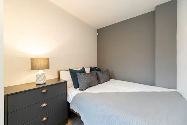 6 Bedroom Apartment room image 1