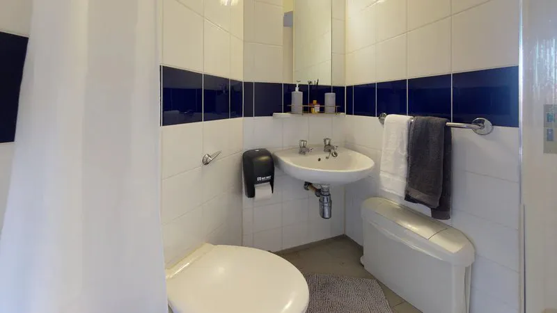 Classic En-Suite BATHROOM 2