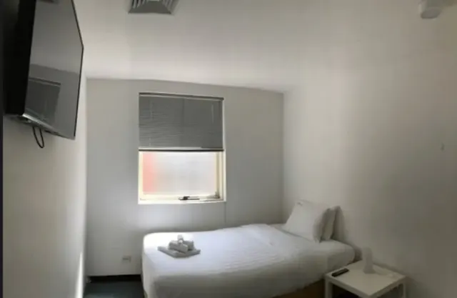 Room 15 room image 1