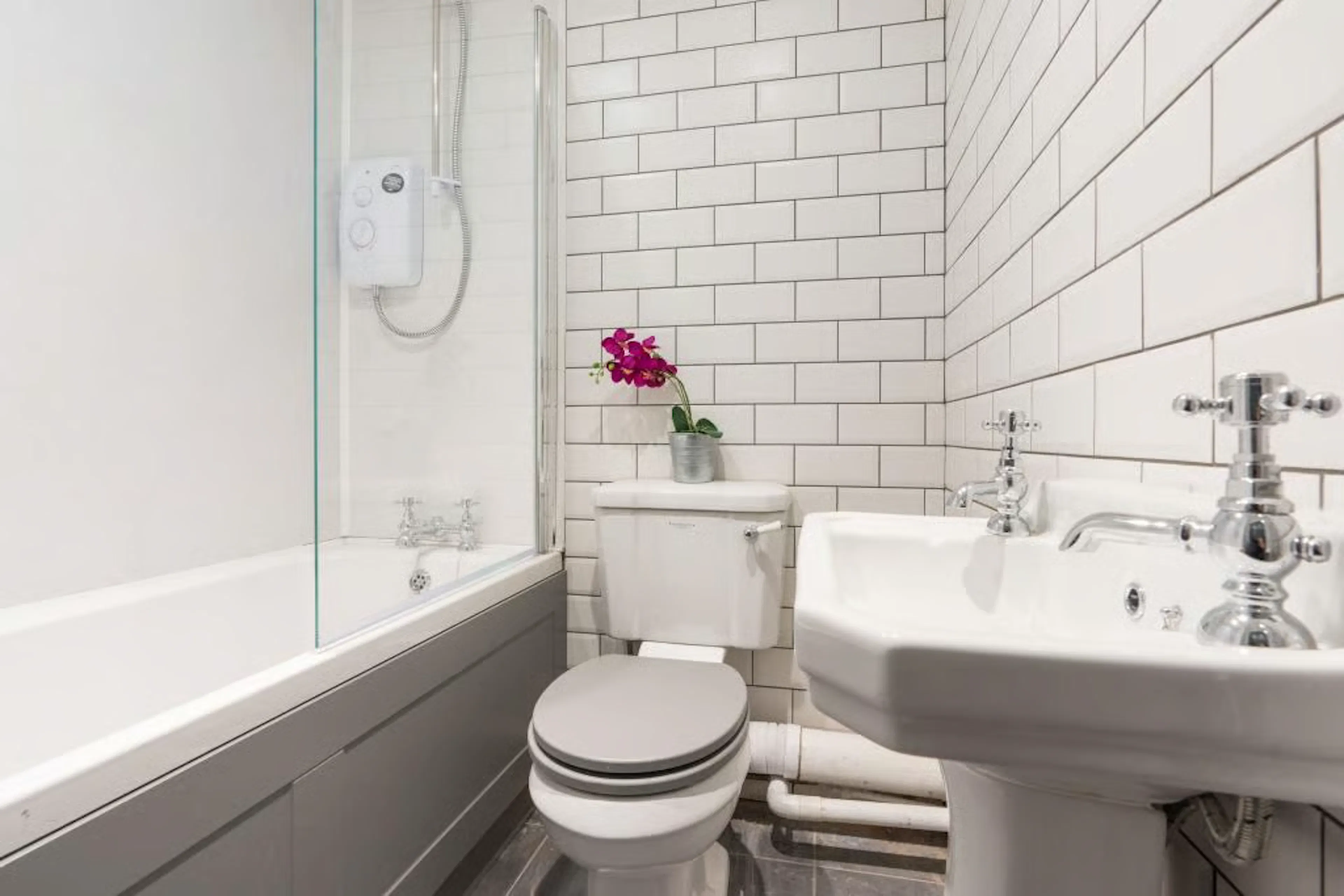 4 Bed Apartment BATHROOM 4