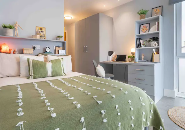 Silver En Suite room image 2