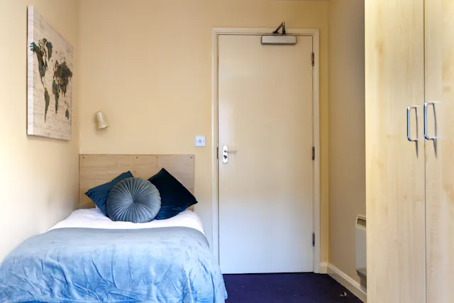 Essential Single room image 1
