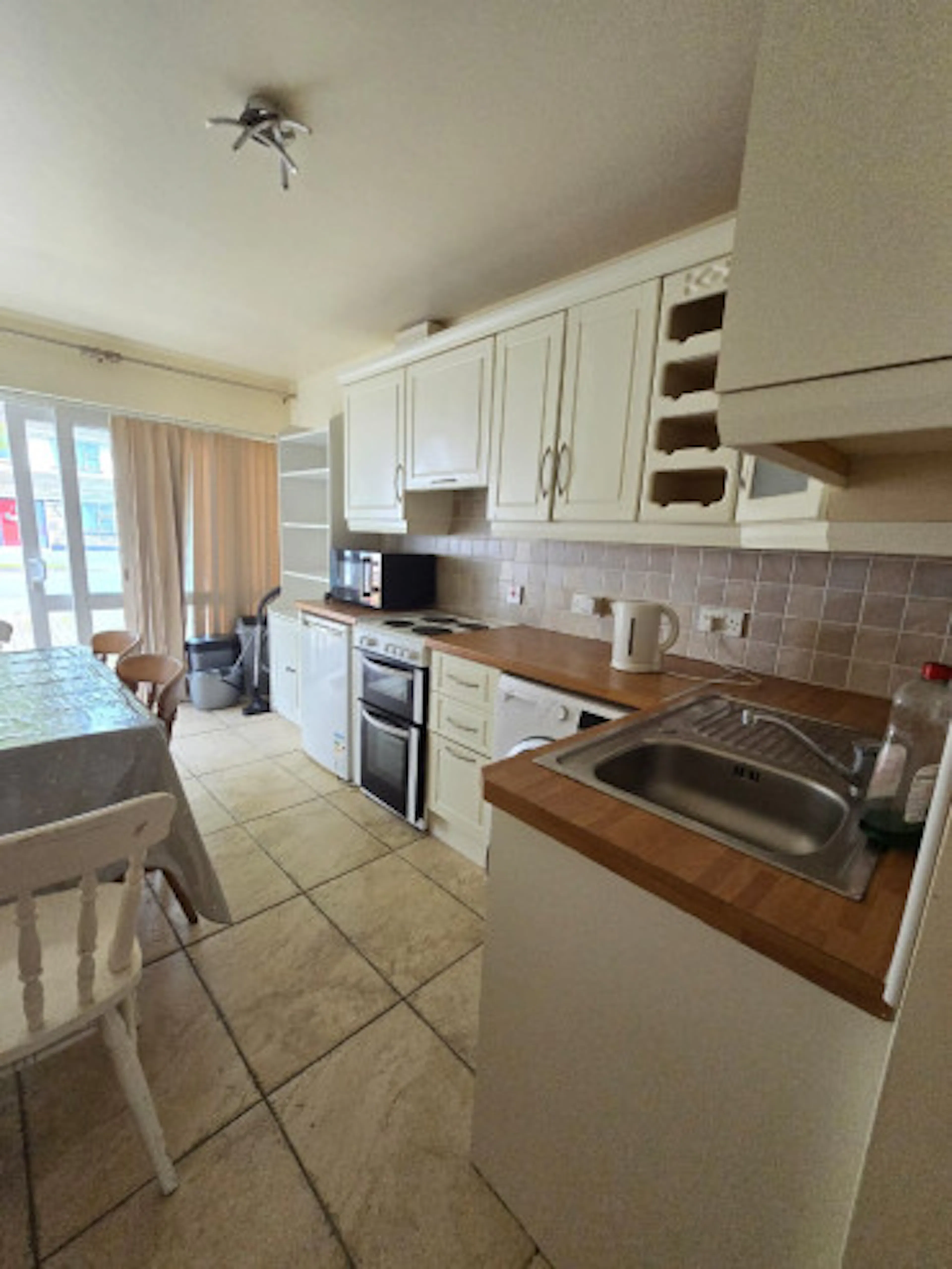 Twin Room KITCHEN 1