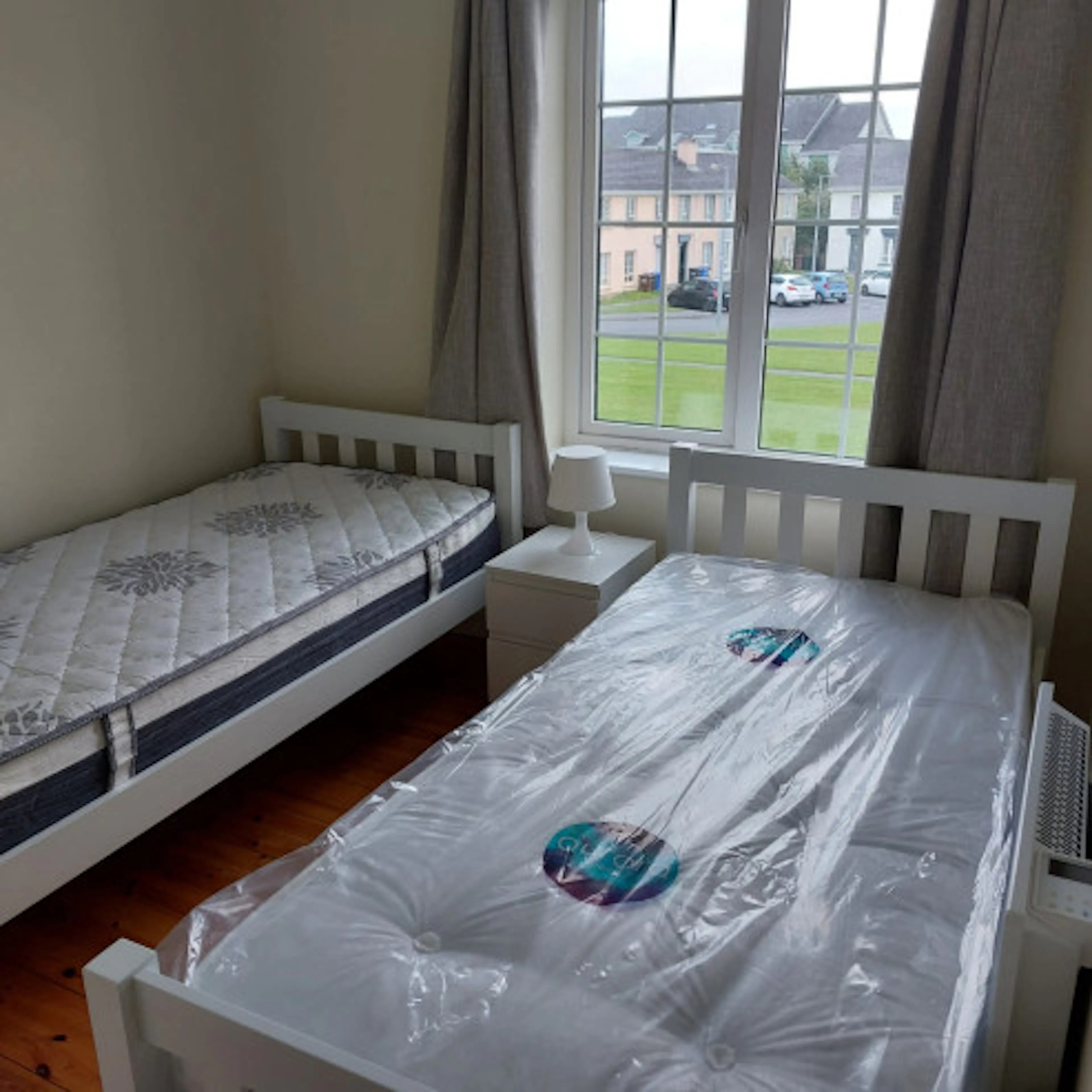 ROOM ROOM 1