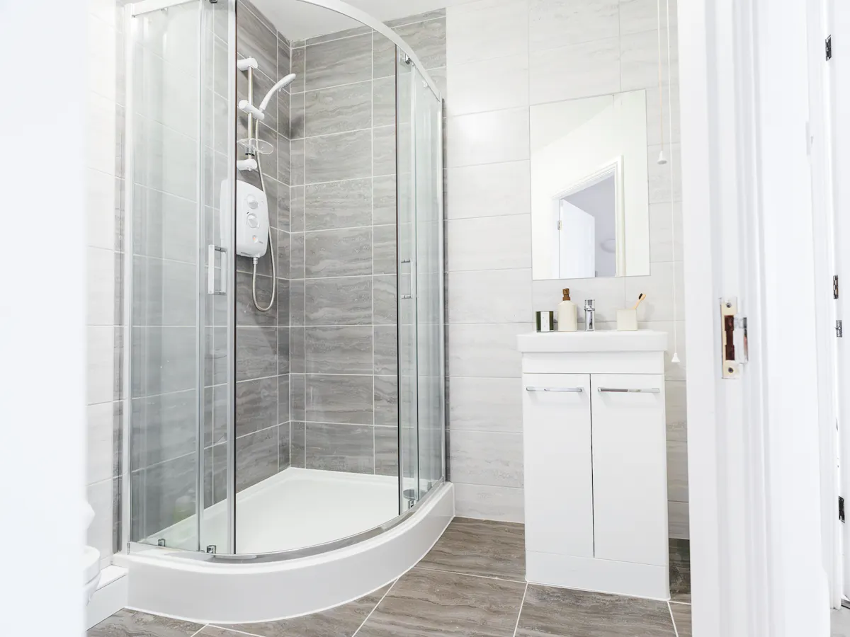 1 Bedroom Apartment BATHROOM