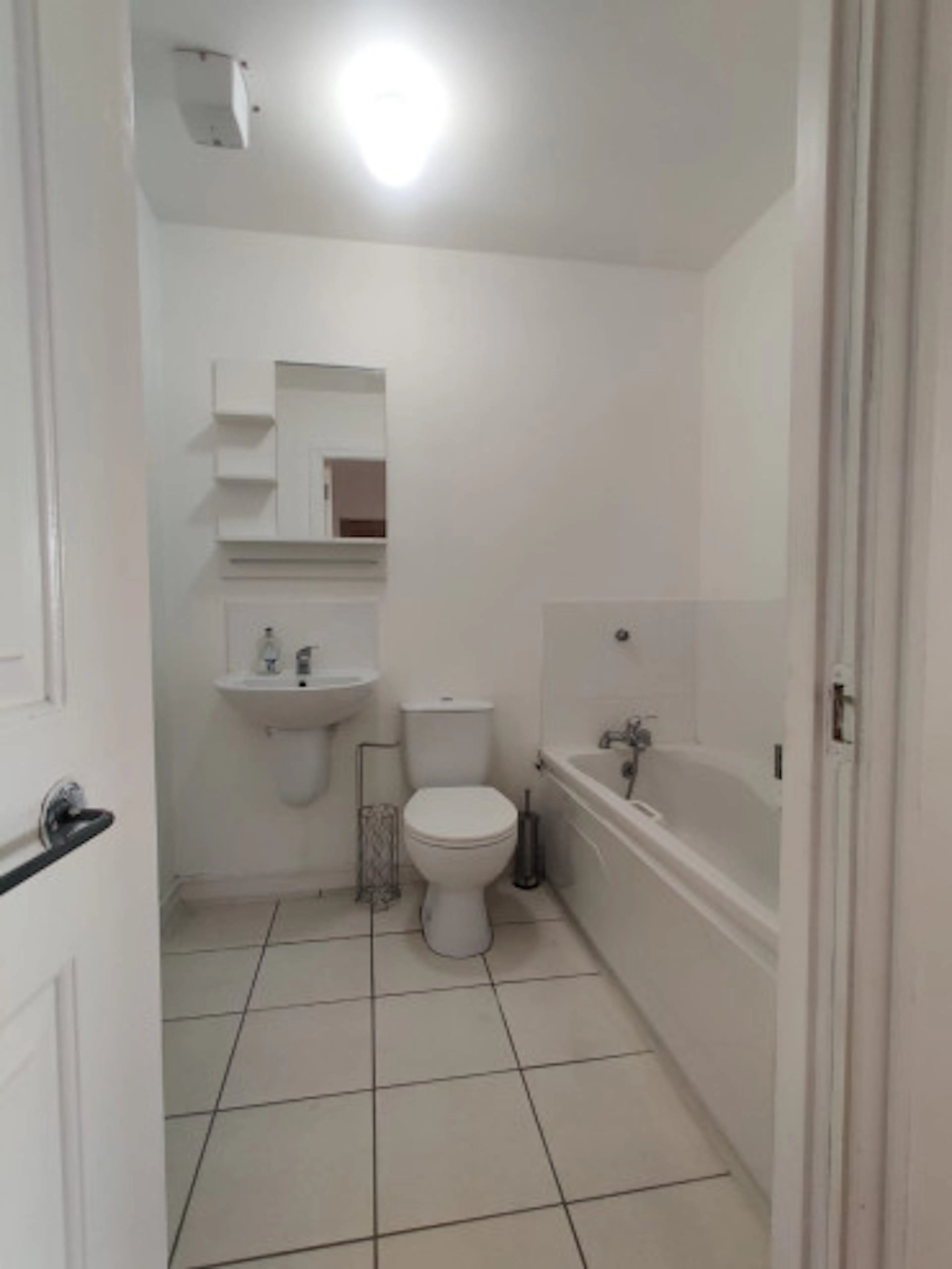 2 Bed Shared Apartment BATHROOM 3
