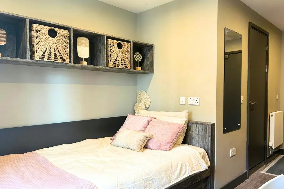 7 Bed Cluster En-suite ROOM 4