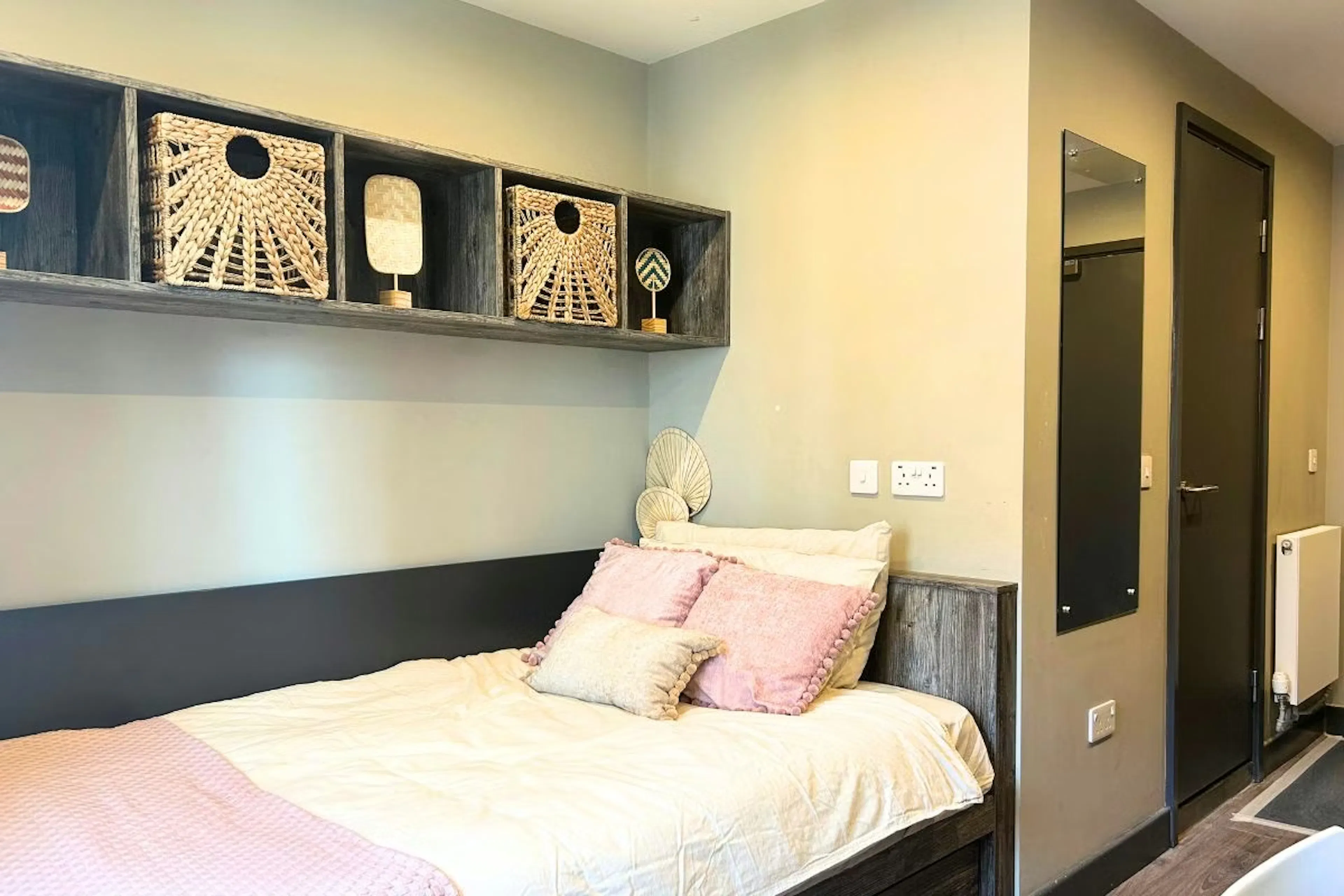 7 Bed Cluster En-suite ROOM 4