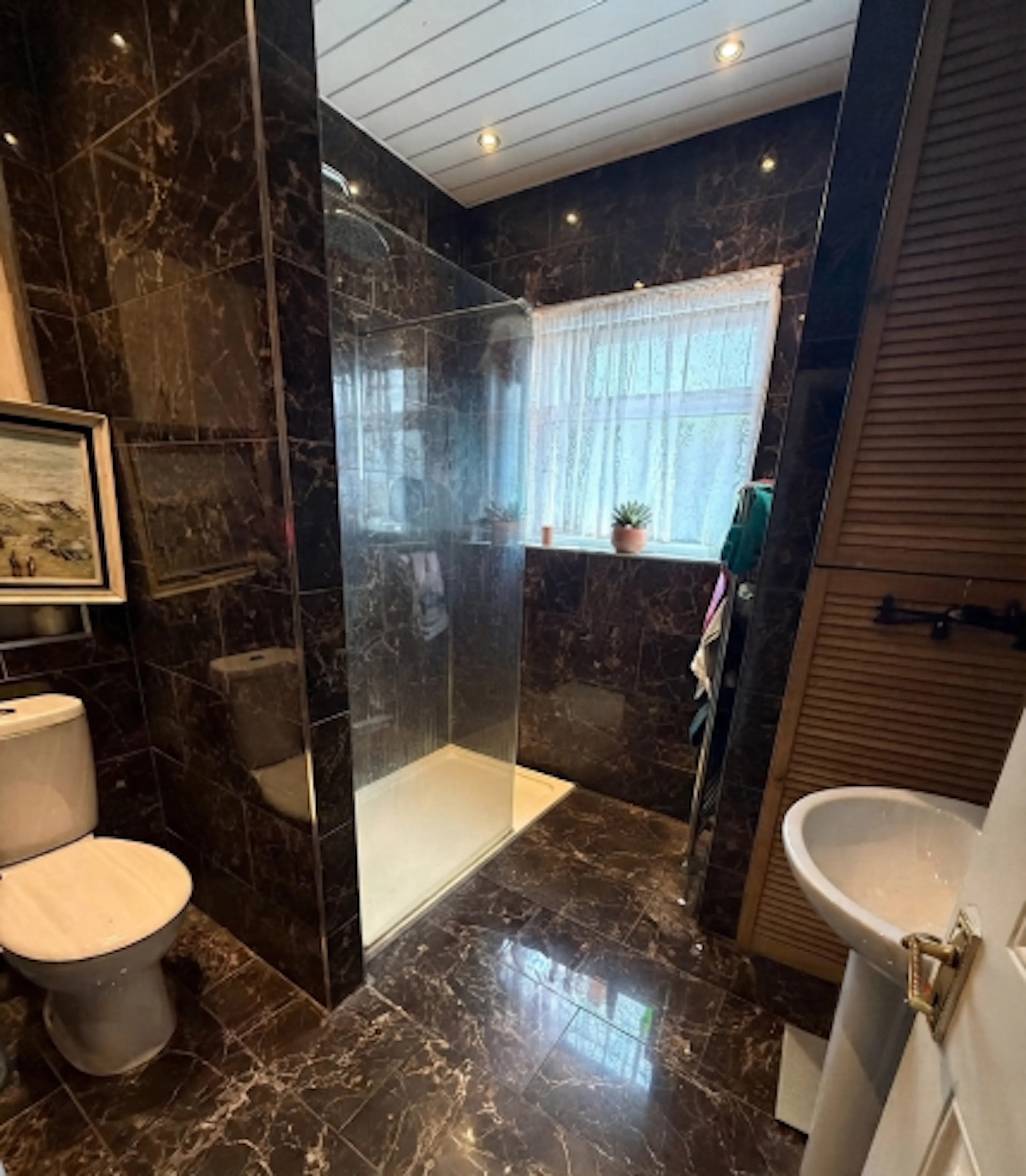 BATHROOM BATHROOM 4