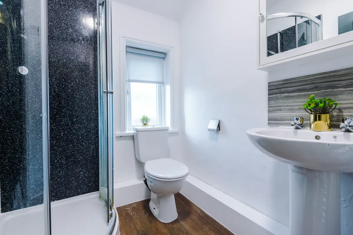 BATHROOM BATHROOM