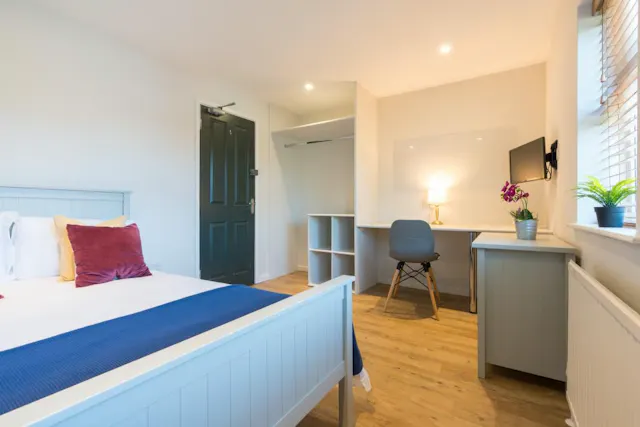 4 Bed Apartment room image 1