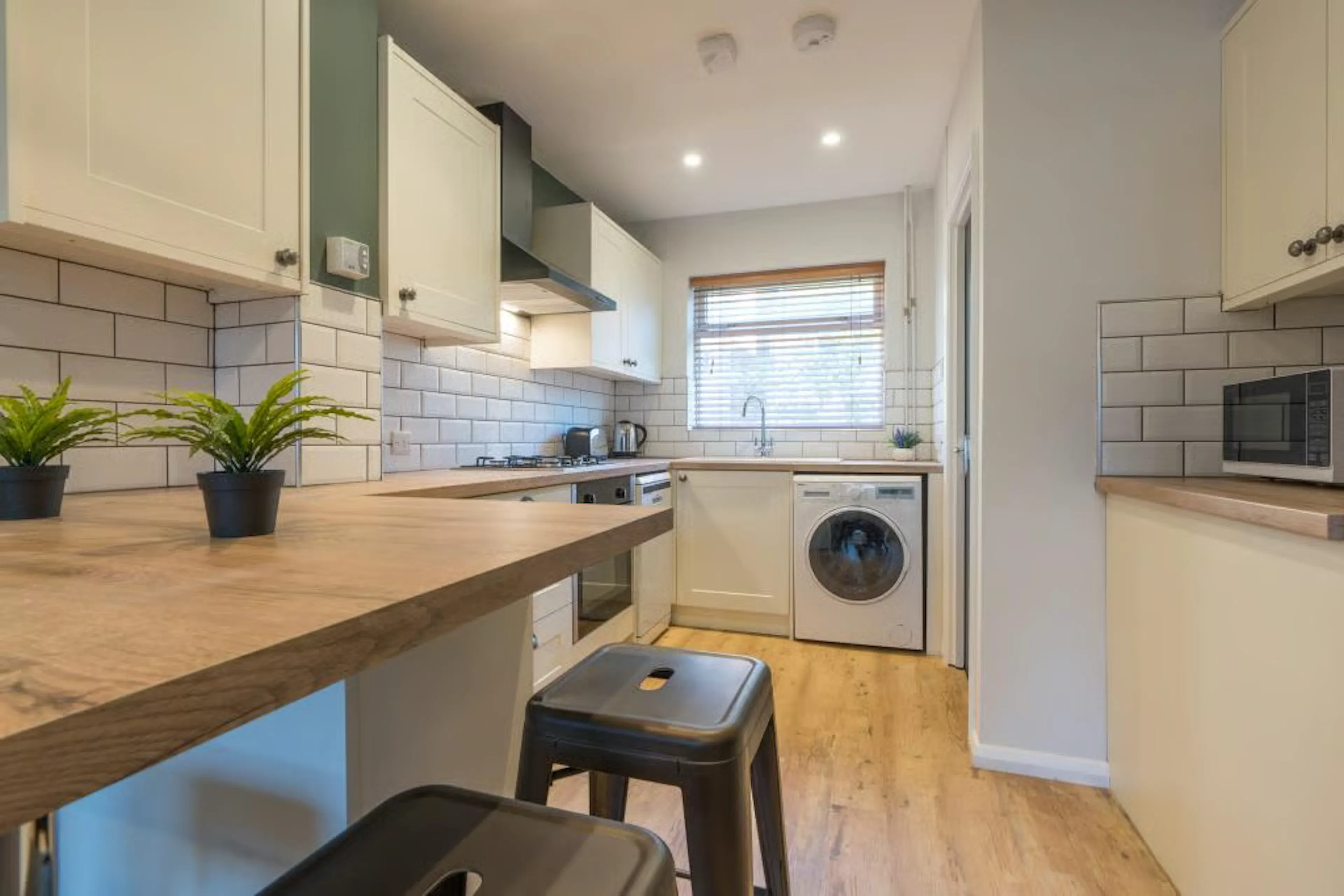 4 Bed Apartment KITCHEN 3