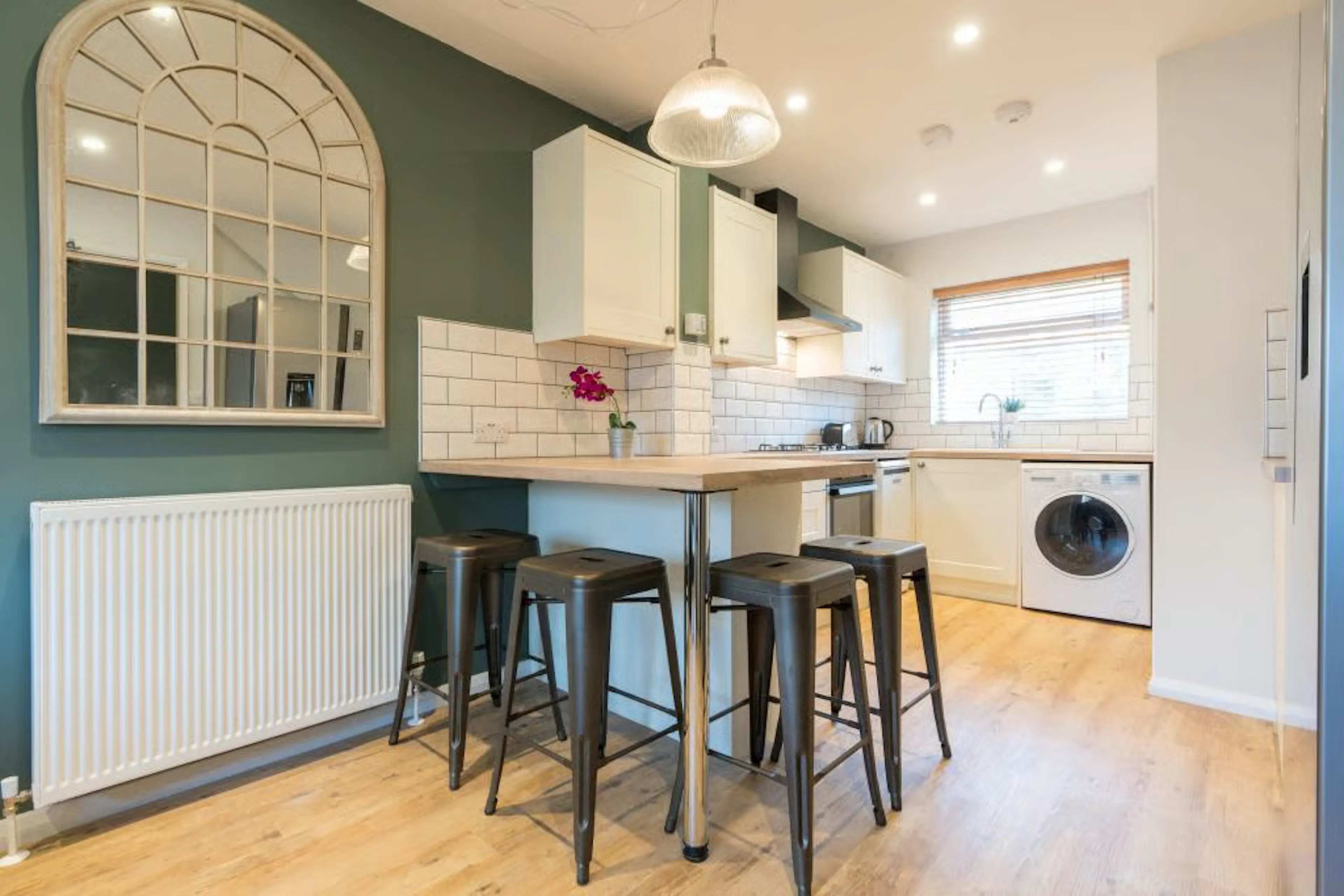 4 Bed Apartment KITCHEN 2
