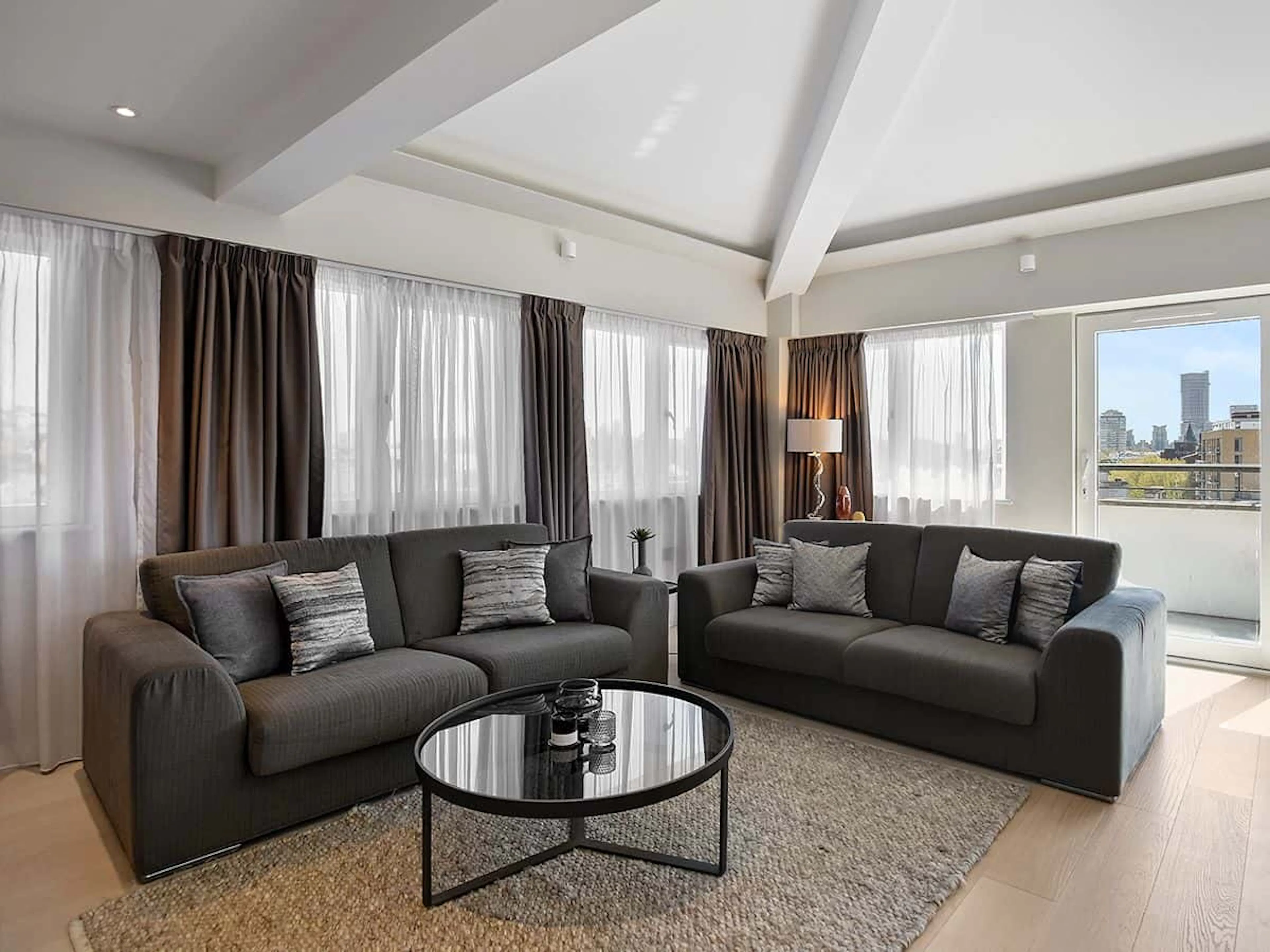 One room in 3 bedroom apartment COMMON_AREA 3