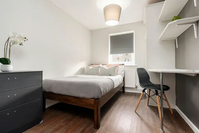 Flat 1- 7 Bedroom Apartment room image 1