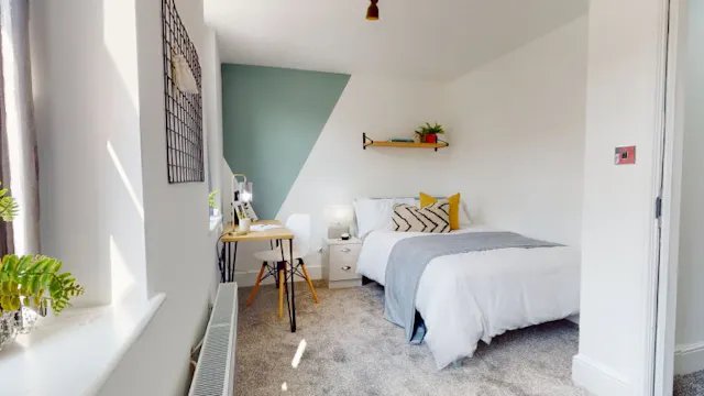 6 Bedroom House - 18 room image 1