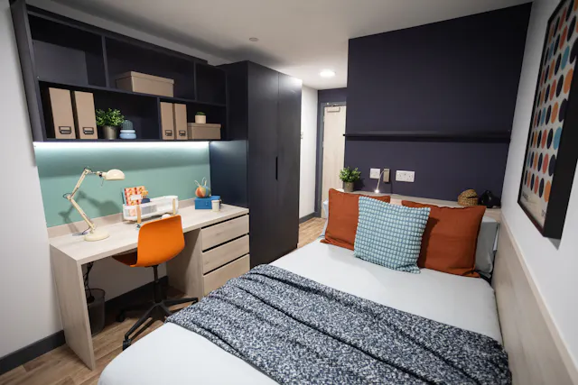 4 Bed En-suite room image 1