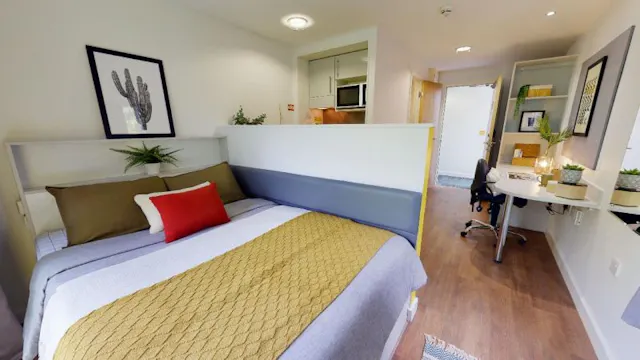 Silver Studio room image 1